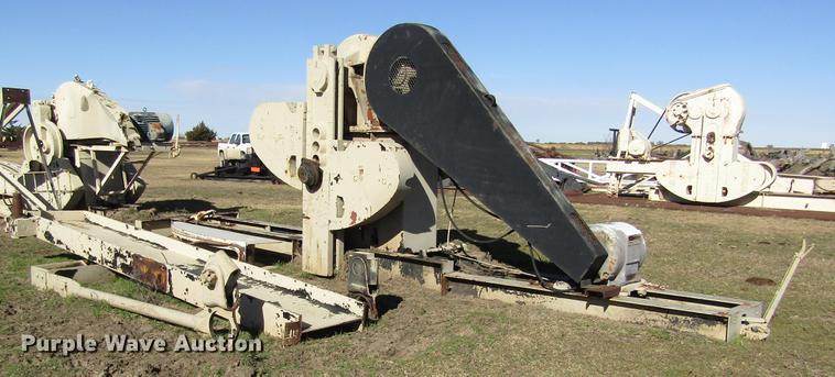 image for item DB4873 Oilfield pump jack