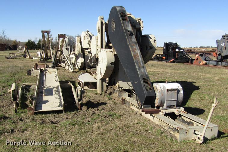 image for item DB4873 Oilfield pump jack