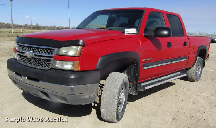 image for item DB4882 2005 Chevrolet Silverado 2500HD Crew Cab pickup truck