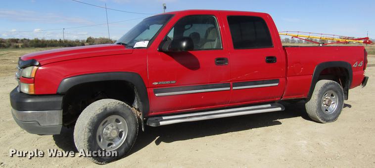 image for item DB4882 2005 Chevrolet Silverado 2500HD Crew Cab pickup truck