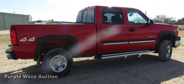 image for item DB4882 2005 Chevrolet Silverado 2500HD Crew Cab pickup truck