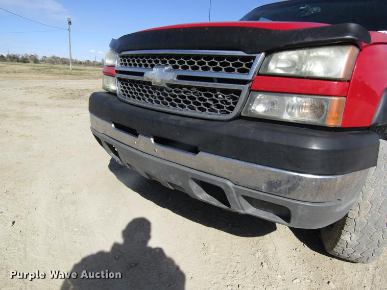 image for item DB4882 2005 Chevrolet Silverado 2500HD Crew Cab pickup truck