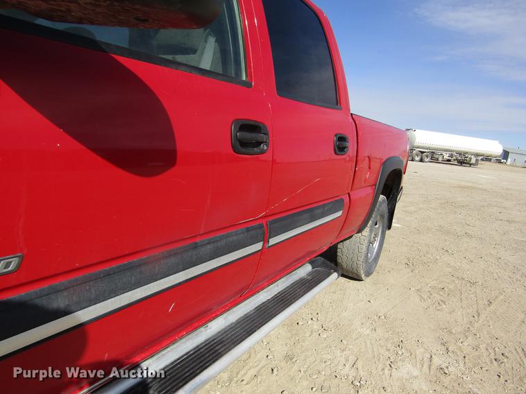 image for item DB4882 2005 Chevrolet Silverado 2500HD Crew Cab pickup truck