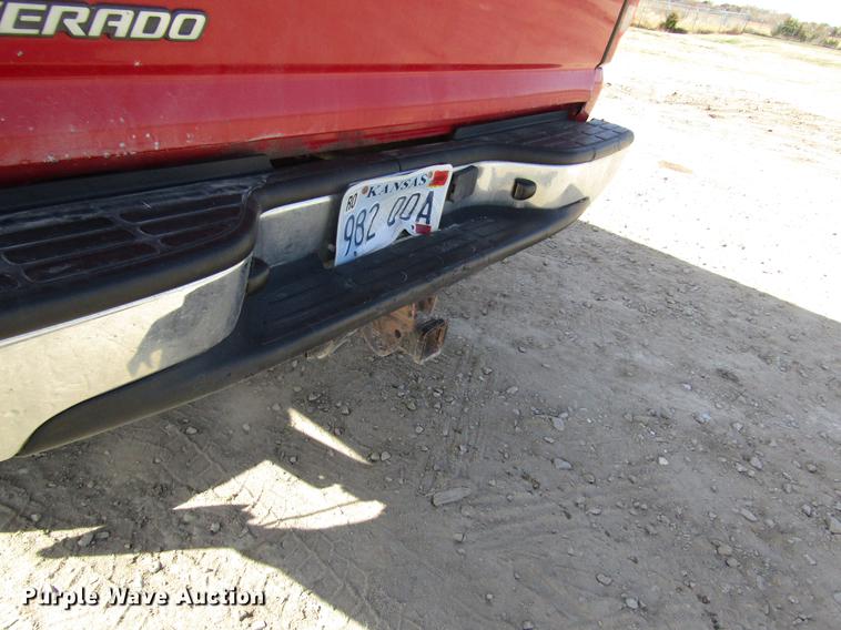 image for item DB4882 2005 Chevrolet Silverado 2500HD Crew Cab pickup truck