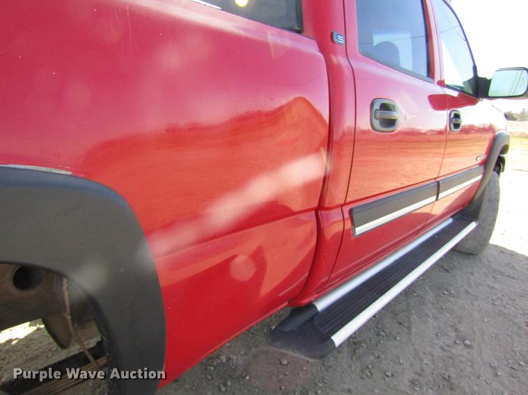 image for item DB4882 2005 Chevrolet Silverado 2500HD Crew Cab pickup truck