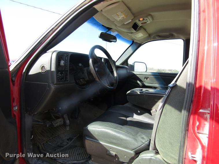 image for item DB4882 2005 Chevrolet Silverado 2500HD Crew Cab pickup truck