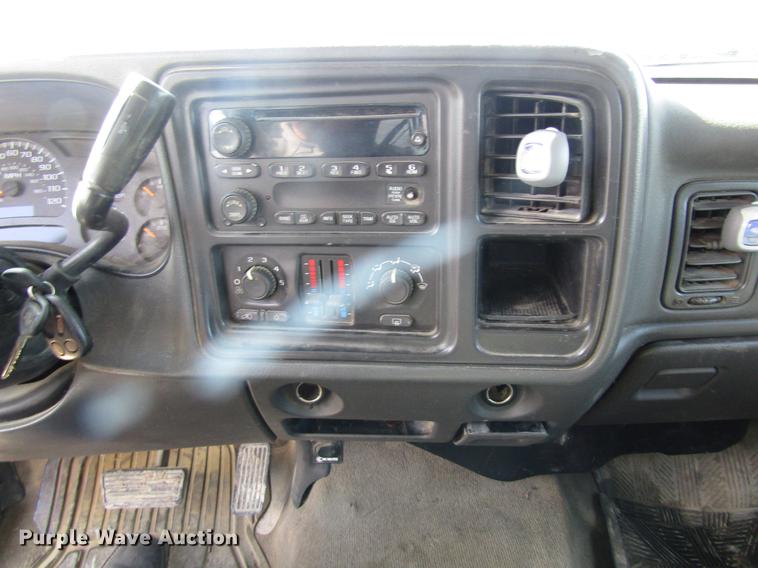 image for item DB4882 2005 Chevrolet Silverado 2500HD Crew Cab pickup truck