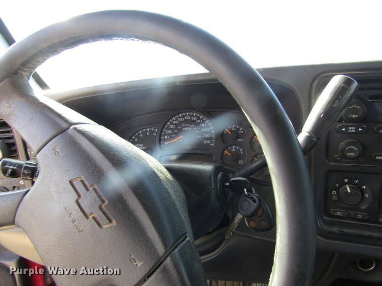 image for item DB4882 2005 Chevrolet Silverado 2500HD Crew Cab pickup truck