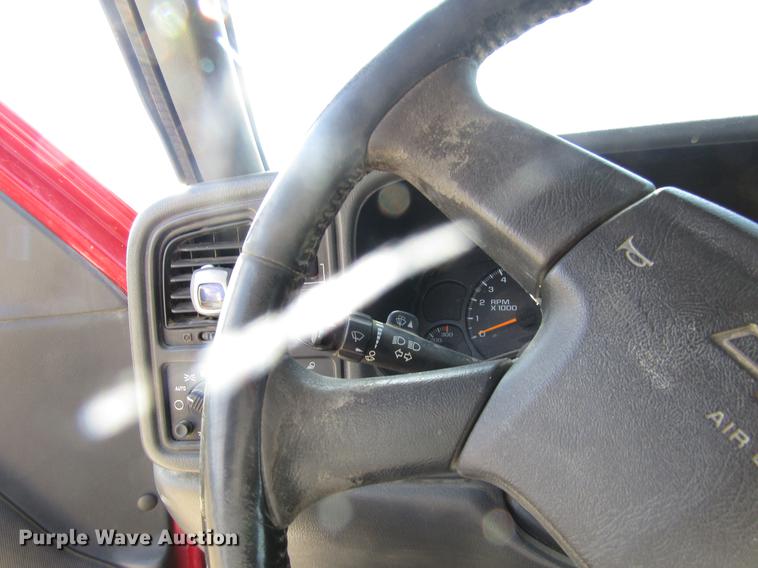 image for item DB4882 2005 Chevrolet Silverado 2500HD Crew Cab pickup truck