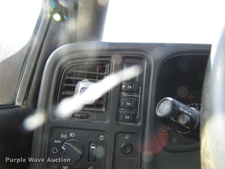 image for item DB4882 2005 Chevrolet Silverado 2500HD Crew Cab pickup truck