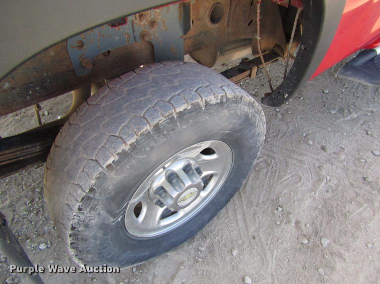 image for item DB4882 2005 Chevrolet Silverado 2500HD Crew Cab pickup truck