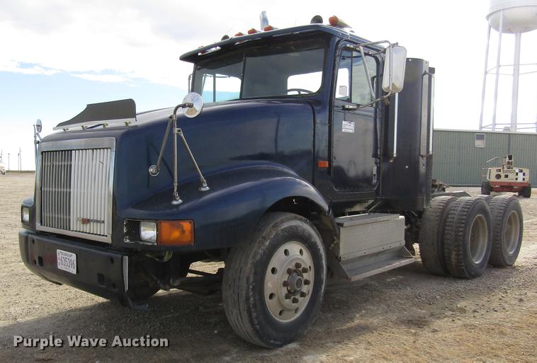 image for item DB4890 1990 International 9400 semi truck