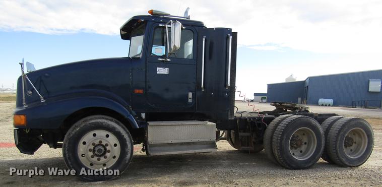 image for item DB4890 1990 International 9400 semi truck