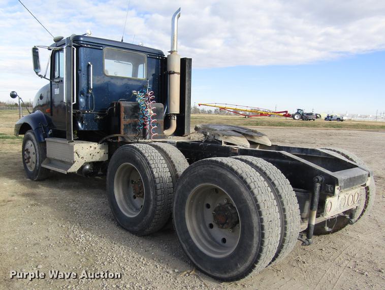 image for item DB4890 1990 International 9400 semi truck