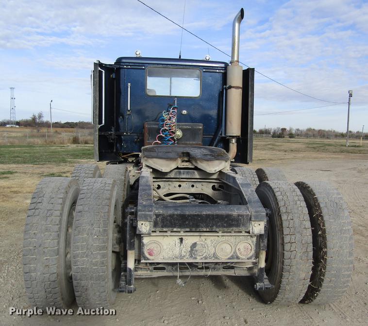 image for item DB4890 1990 International 9400 semi truck