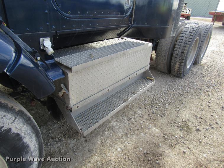 image for item DB4890 1990 International 9400 semi truck