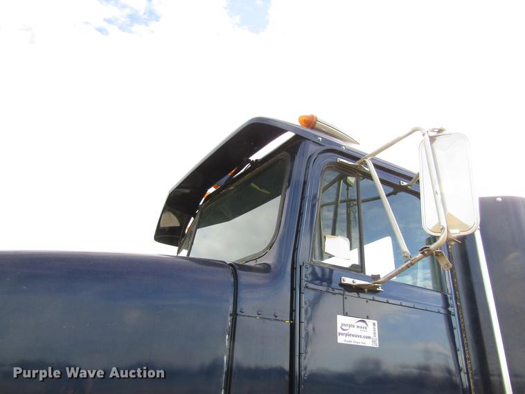 image for item DB4890 1990 International 9400 semi truck