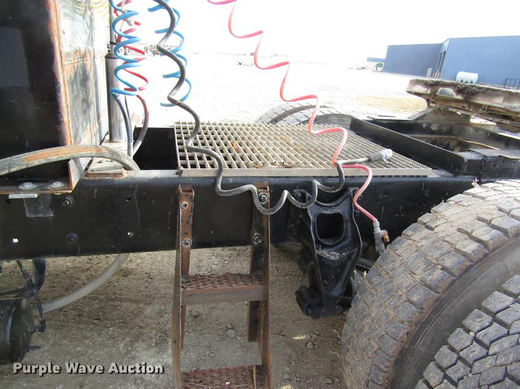 image for item DB4890 1990 International 9400 semi truck