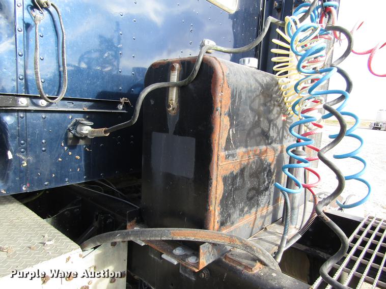 image for item DB4890 1990 International 9400 semi truck