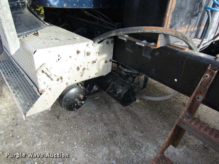 image for item DB4890 1990 International 9400 semi truck