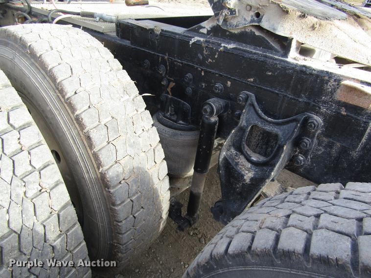 image for item DB4890 1990 International 9400 semi truck