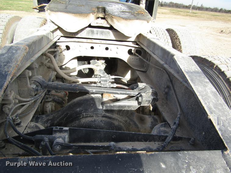 image for item DB4890 1990 International 9400 semi truck