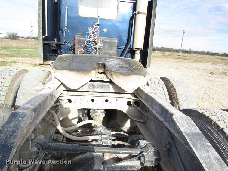 image for item DB4890 1990 International 9400 semi truck