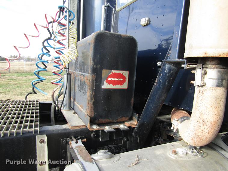 image for item DB4890 1990 International 9400 semi truck