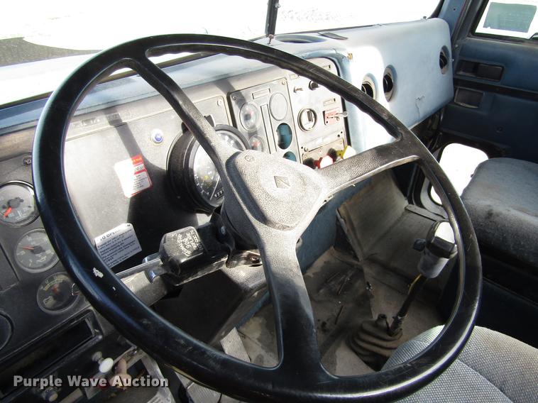 image for item DB4890 1990 International 9400 semi truck