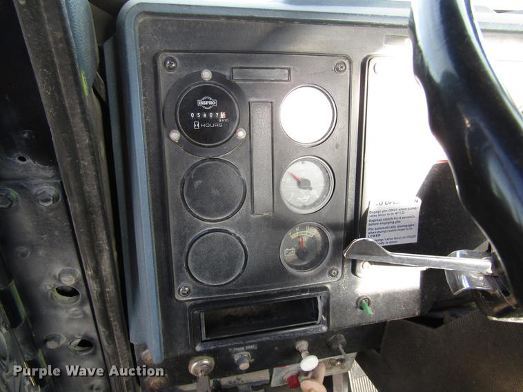 image for item DB4890 1990 International 9400 semi truck