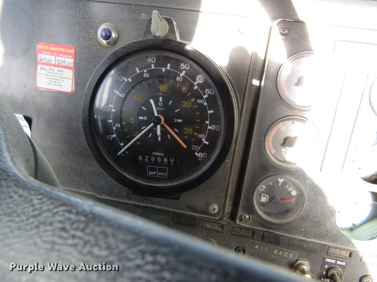 image for item DB4890 1990 International 9400 semi truck