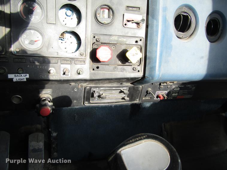 image for item DB4890 1990 International 9400 semi truck