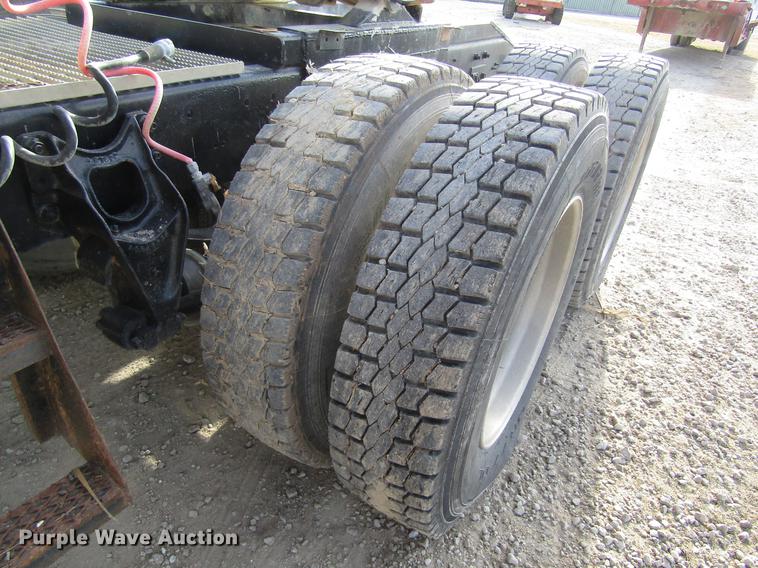 image for item DB4890 1990 International 9400 semi truck