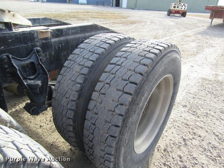 image for item DB4890 1990 International 9400 semi truck