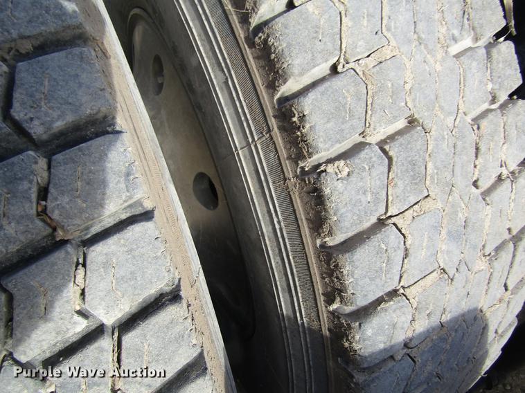 image for item DB4890 1990 International 9400 semi truck