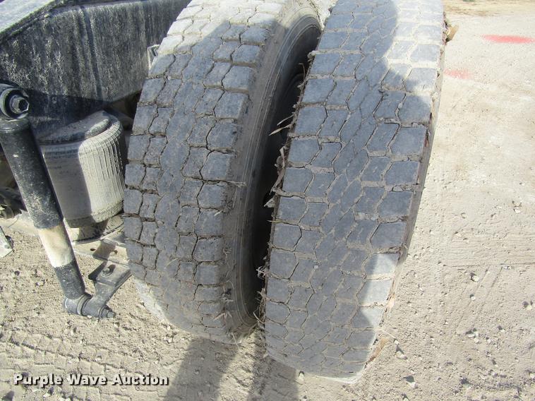 image for item DB4890 1990 International 9400 semi truck