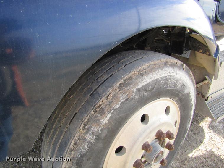 image for item DB4890 1990 International 9400 semi truck