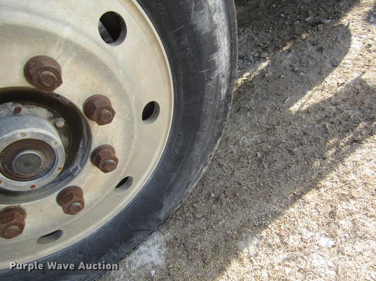 image for item DB4890 1990 International 9400 semi truck