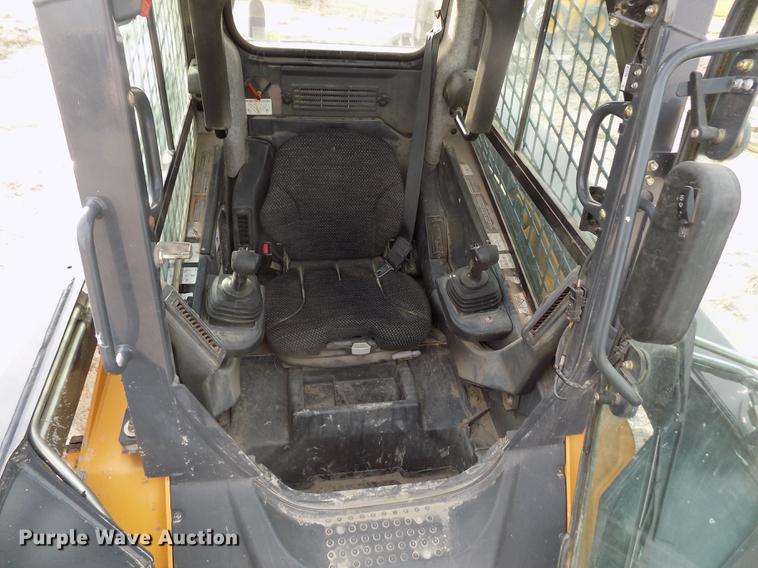 image for item DB9033 2012 John Deere 328D skid steer
