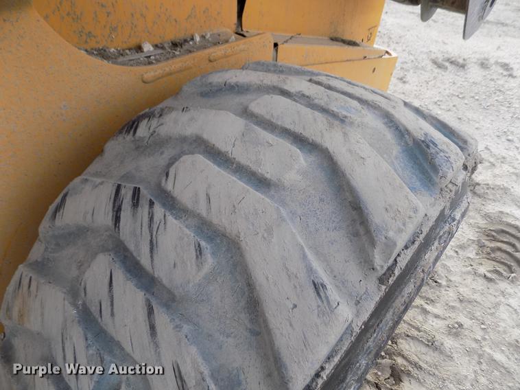 image for item DB9033 2012 John Deere 328D skid steer