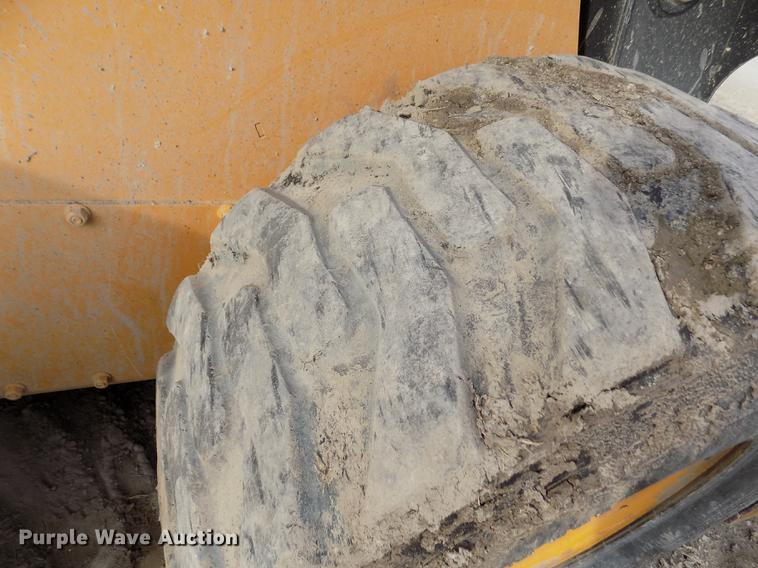 image for item DB9033 2012 John Deere 328D skid steer