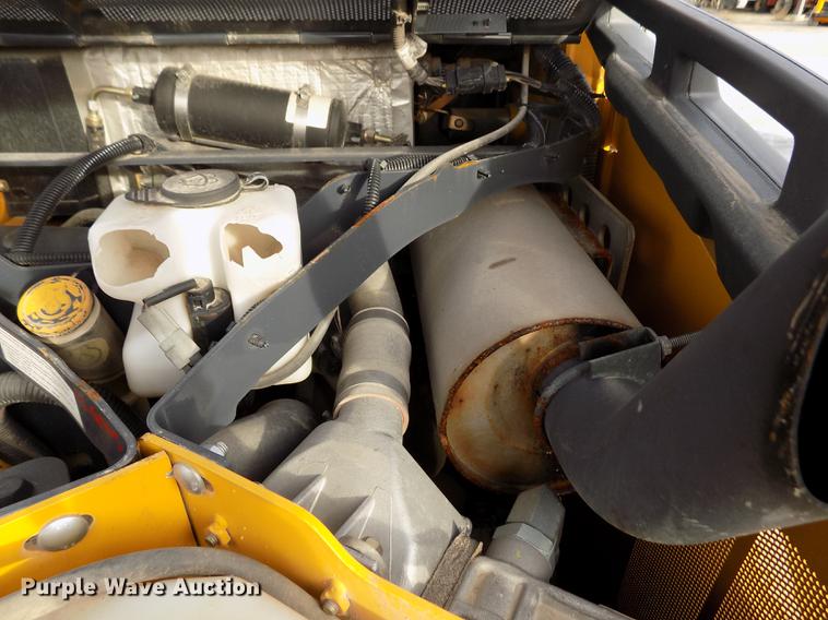 image for item DB9033 2012 John Deere 328D skid steer