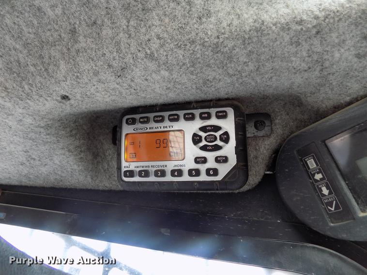 image for item DB9034 2010 John Deere 326D skid steer