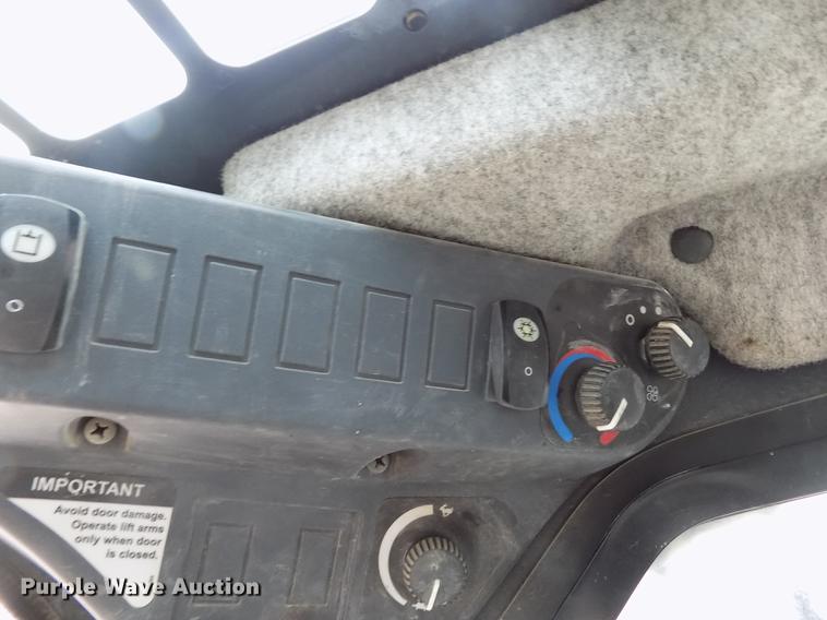 image for item DB9034 2010 John Deere 326D skid steer