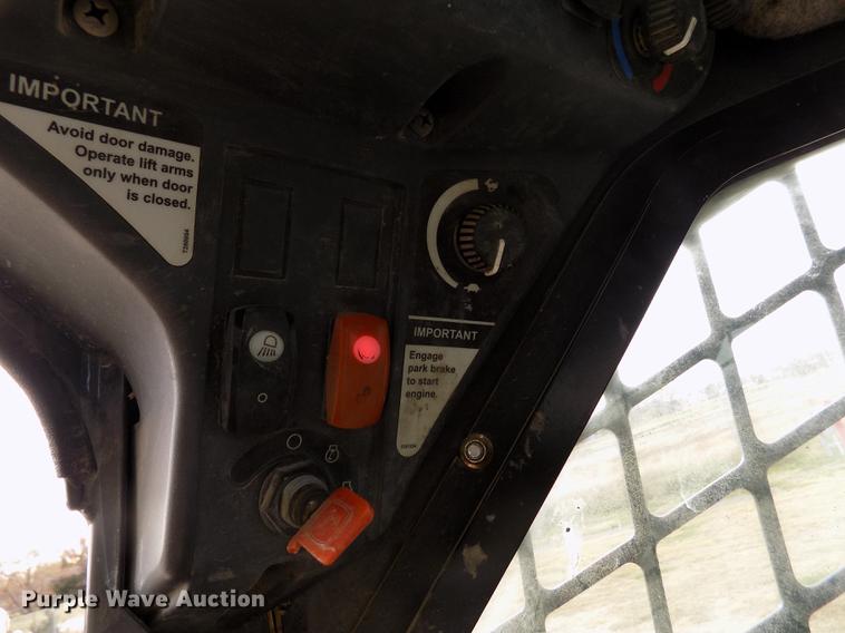 image for item DB9034 2010 John Deere 326D skid steer