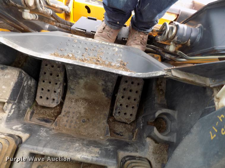 image for item DB9034 2010 John Deere 326D skid steer