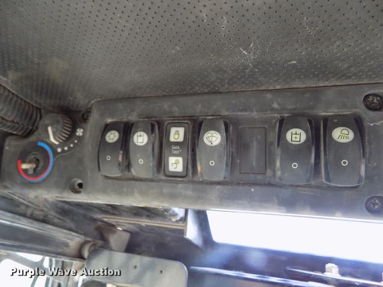 image for item DB9035 2009 John Deere CT332 skid steer