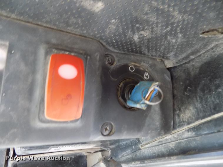 image for item DB9035 2009 John Deere CT332 skid steer