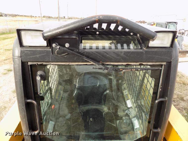 image for item DB9035 2009 John Deere CT332 skid steer