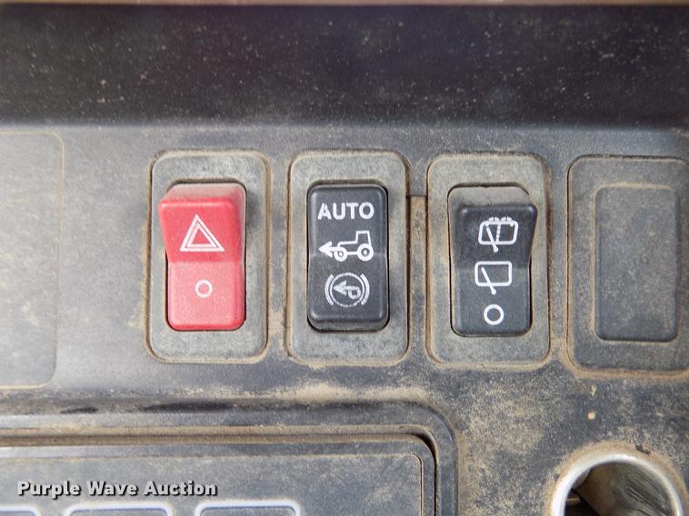 image for item DB9038 2002 John Deere 8320 MFWD tractor